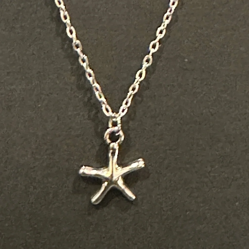 Harriet Ave Jewels Silver Starfish Necklace